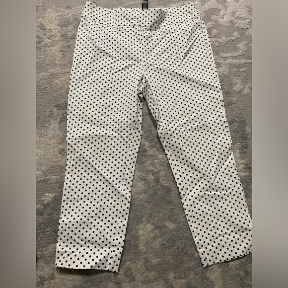 Chico's Pants - Chico’s So Slimming Brigitte Dot-Print Crops size 1 Pants Black And White Capri